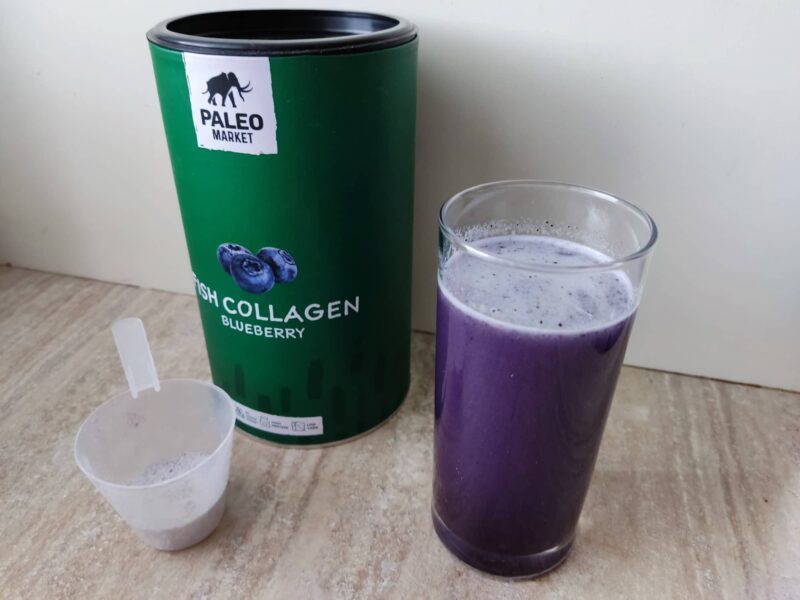 Rybí kolagen / collagen čučoriedka 300 g - pripravený nápoj v pohári